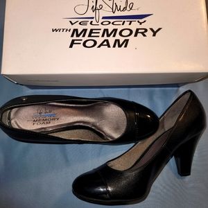 Size 7 black heels